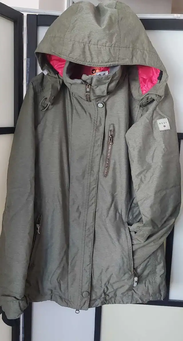 ROXY  Womens Winter Jacket in Women's - Tops & Outerwear in Edmonton - Image 2