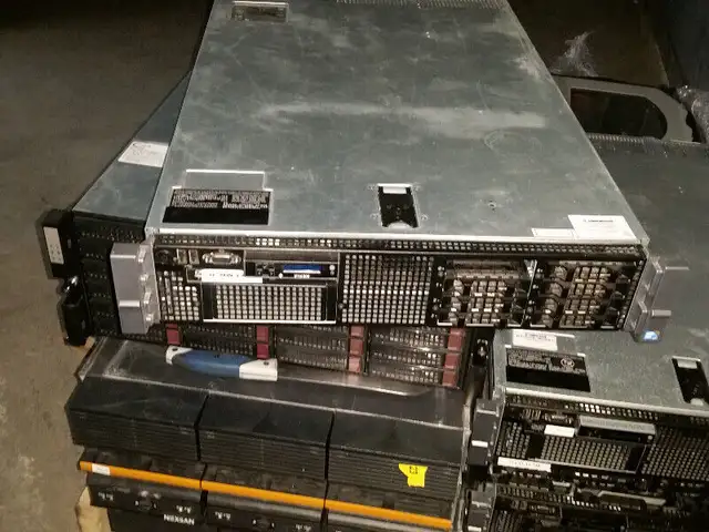 dell mh4500 dual power 2 x quadcore  hundreds of servers to liqu in Other in City of Montréal - Image 3