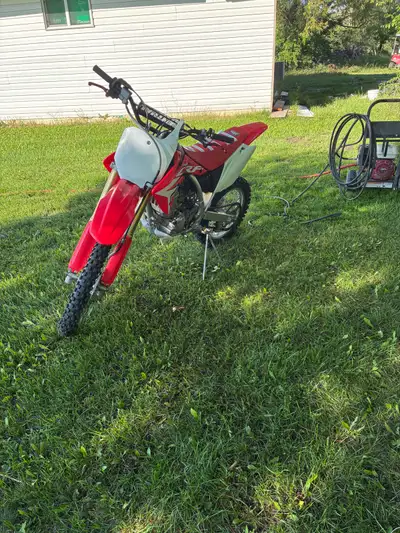 72 hours on hour meter bike is in mint condition I am the 2nd owner first owner never road it oil ch...