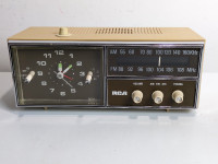 Vintage RCA Solid State AM/FM Alarm Clock Radio