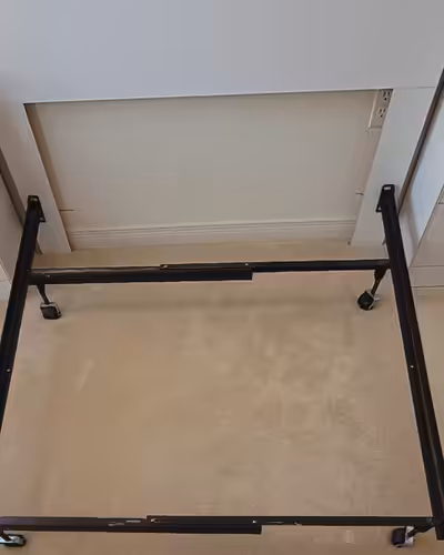 The metal frame can be adjustable to suit full/twin size of mattress.I set it to Full Size to suit m...