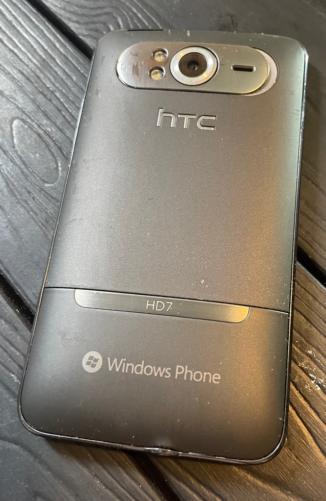 HTC T9295 Windows phone HD7  dans Téléphones cellulaires  à Ville de Montréal