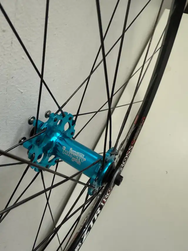 Stan's NoTubes Iron Cross With Circus Monkey HDW MTB Disc Hub in Frames & Parts in Markham / York Region - Image 3