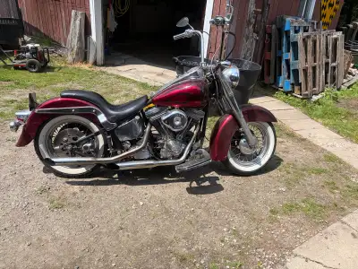 1989 harley haritage softail does run needs a carb clean no time to ride message me for more informa...