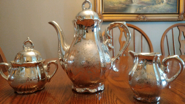 Porcelain tea set in Home Décor & Accents in Hamilton