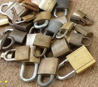 ISO FREE OLD PADLOCKS (WITH OR WITHOUT KEY)