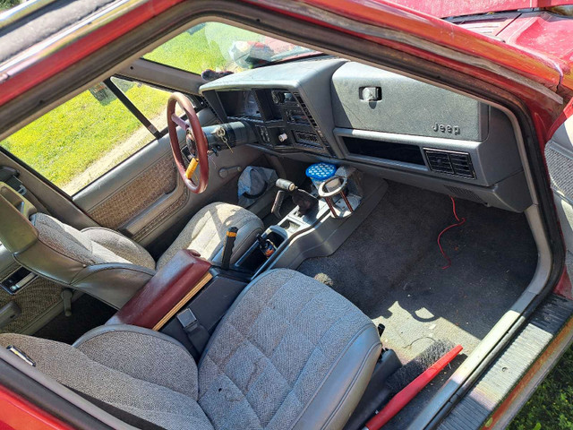 1989 jeep cherokee in Cars & Trucks in Prince George - Image 4