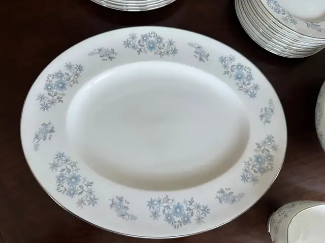 Vintage Coalport Milady Bone China Dinnerware in Kitchen & Dining Wares in Peterborough - Image 9