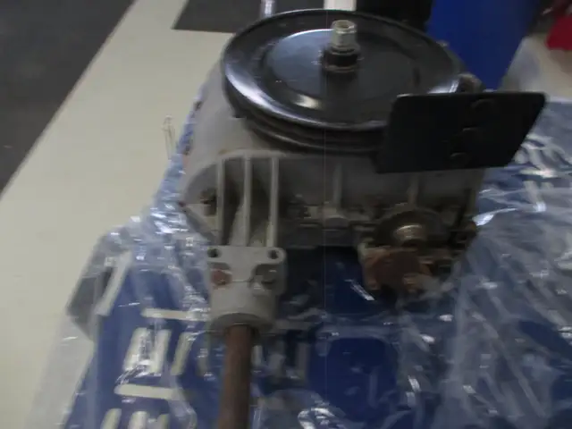 Transmission hydrostatique pour tracteur a gazon in Lawnmowers & Leaf Blowers in Lévis - Image 3