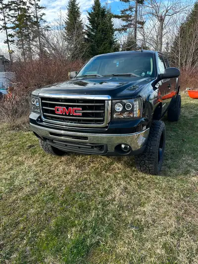 Hello to all , 2011 GMC Sierra 1500 5.3l 6speed 234k on the ticker . Beautiful truck. For the right...