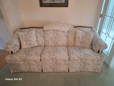 Vintage broyhill couch and loveseat like new Classic design, View more