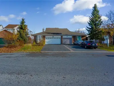 Location! Location! Location! Spacious room available for rent in a beautiful house in Kanata North....