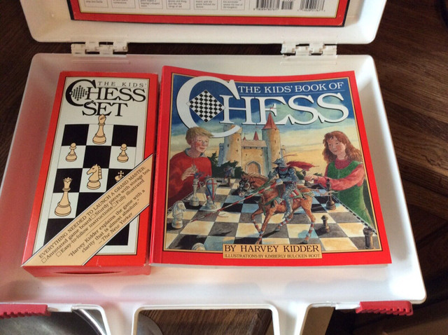 CHESS SET & BOOK & CARRY CASE 4 KIDS in Toys & Games in Winnipeg - Image 2