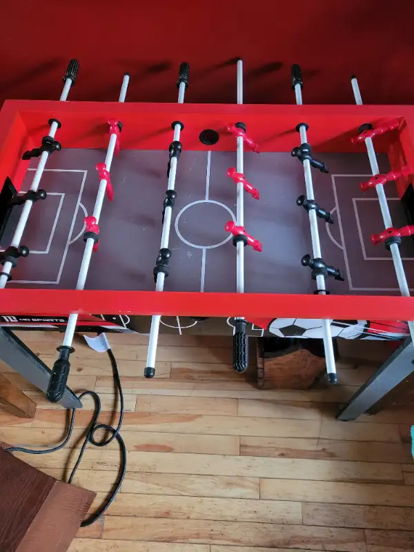 CHILDRENS FOOSBALL TABLE PRICE FIRM CASH ONLY KELLIGREWS PIC UP in Toys & Games in St. John's - Image 2
