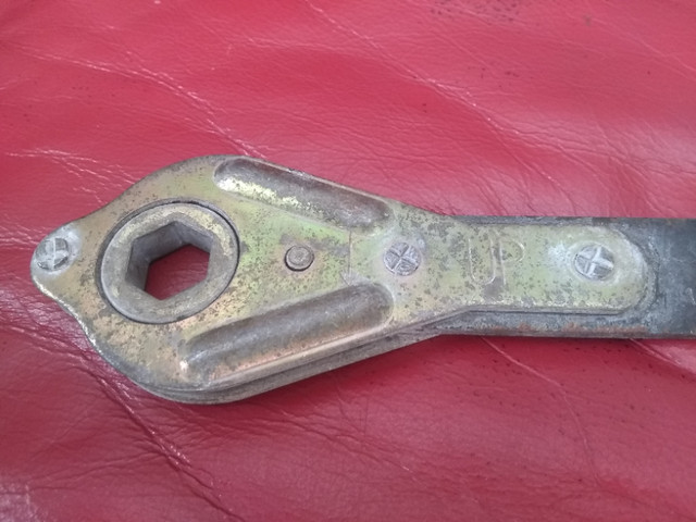 Vintage Ratchet Wrench for Jack - fits 5/8" hex head. Pick up ne in Other Parts & Accessories in Edmonton - Image 2