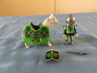 Playmobil chevalier et cheval robe verte