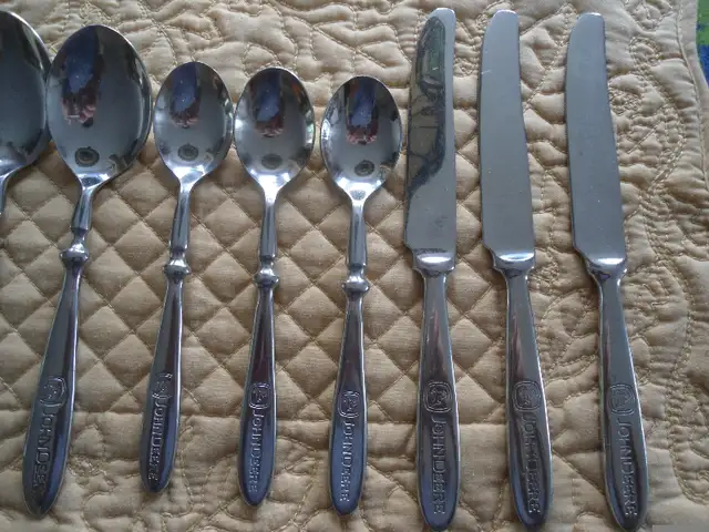 John Deere Flatware in Kitchen & Dining Wares in Gatineau - Image 4