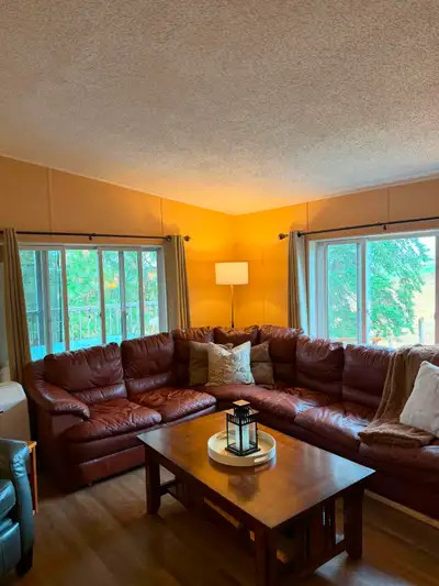 Well maintained 1600 sq ft home for rent in rural Spallumcheen. 10 minutes to Armstrong. 2 bedroom p...