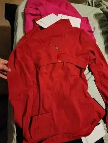 Lululemon Define Jacket Gold Zipper in Women's - Tops & Outerwear in Laval / North Shore - Image 8