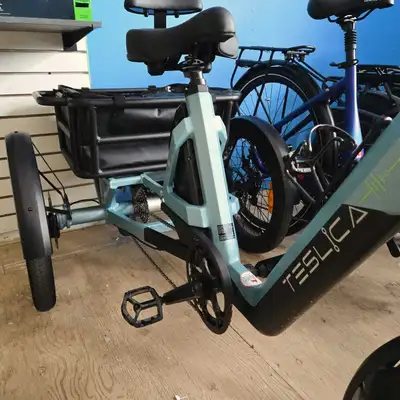 parking brakes -50% CNC'd aluminum frame! -500W rear motor -rear differential -30km/h top speed -95k...