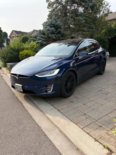 Selling my 2017 Tesla Model X 90D as I've purchased a new vehicle. This is a Canadian vehicle finish...