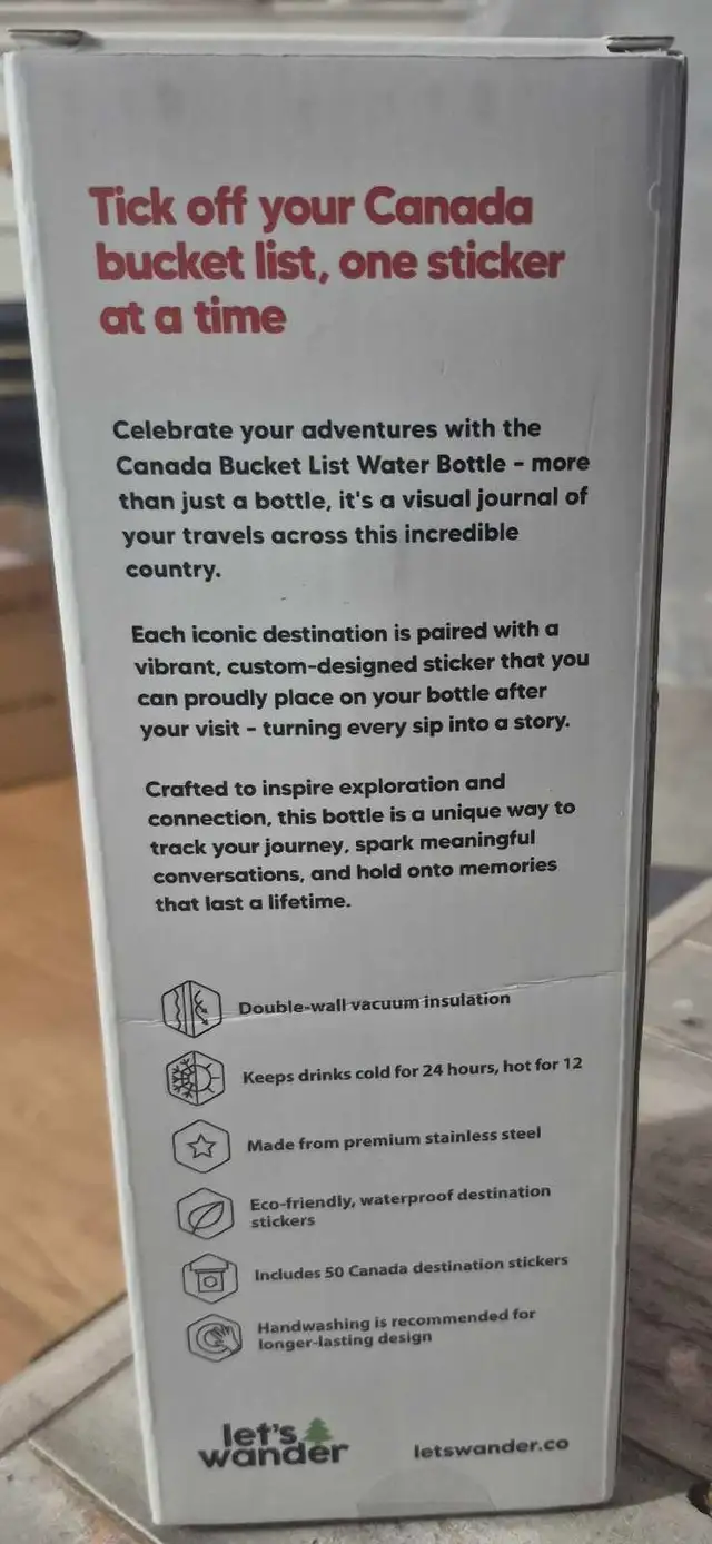 Let's Wander Canada Water Bottle in Kitchen & Dining Wares in Mississauga / Peel Region - Image 4