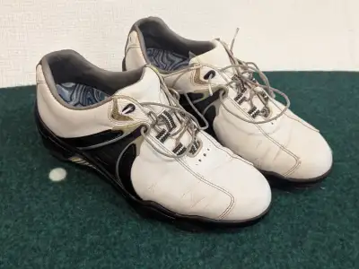 Men's Size 9 FootJoy DryJoys Optiflex Golf Shoes Spikes White & Black WH111, Excellent Used Conditio...
