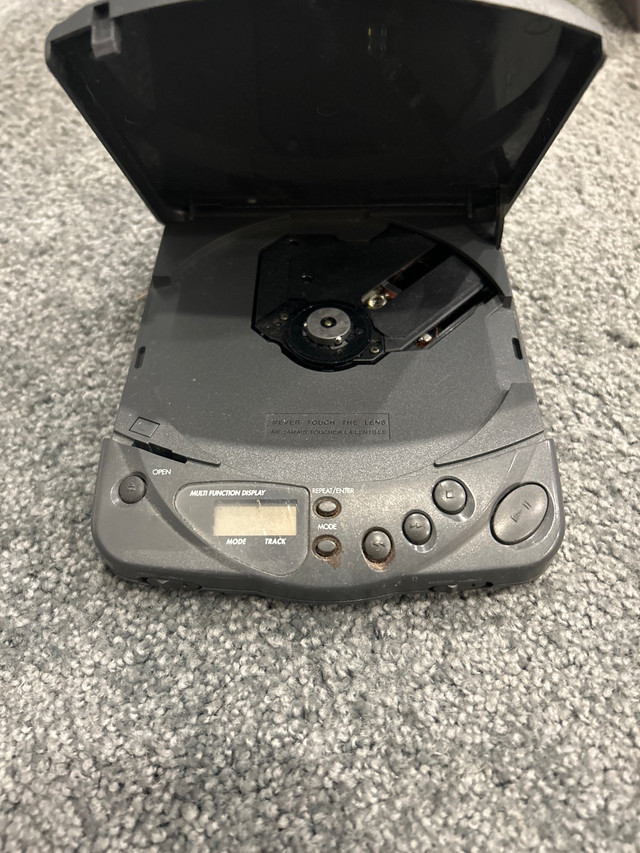 Rca discman cd player vintage in General Electronics in Windsor Region - Image 3