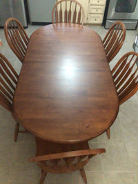 SOLID WOOD DINING TABLE WITH 8 ARROW CHAIRS-EXCELLENT CONDITION!