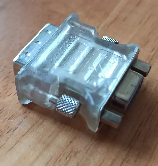  DVI-l Male to VGA Female connector/adaptor  in Desktop Computers in Mississauga / Peel Region - Image 5