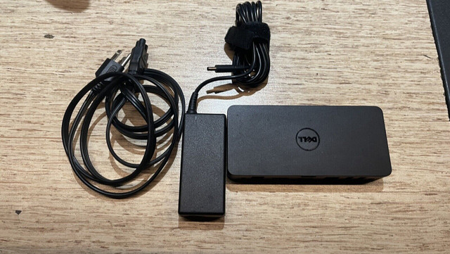 Dell D3100  USB 3.0 UHD Docking Station + 65w AC Adapter in Laptop Accessories in Windsor Region