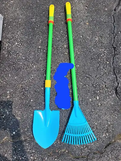 High quality steel shafts. Excellent condition. Perfect for the little helper in the yard or garden....