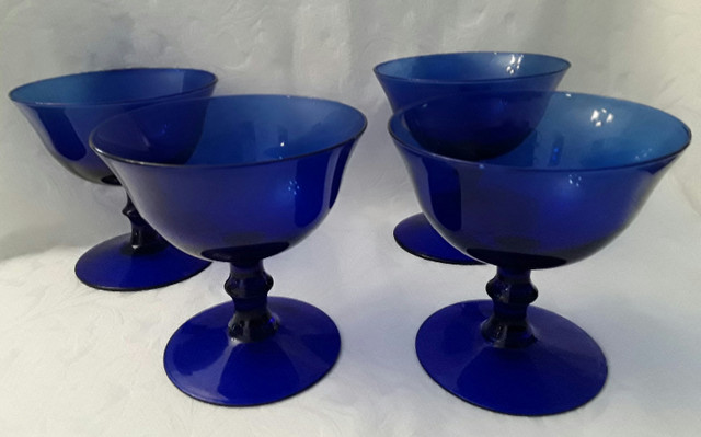 VINTAGE COBALT BLUE SHERBERT/CHAMPAGNE GLASSES in Arts & Collectibles in Hamilton - Image 3