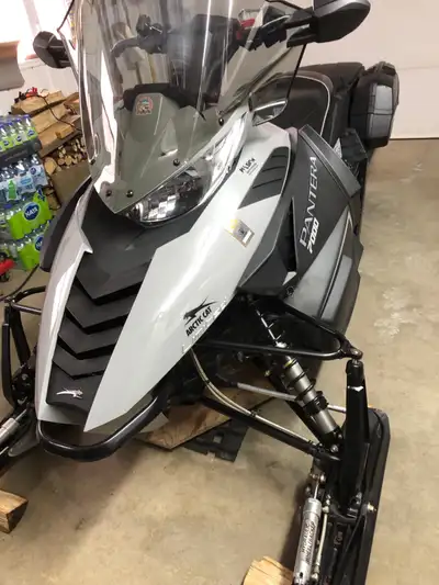 Motoneige Arctic Cat Pantera 7000 * Style Touring * chenille cramponnée * siège conducteur & passage...