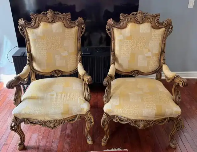 Antique Sofa Set in Multi-item in Markham / York Region - Image 4