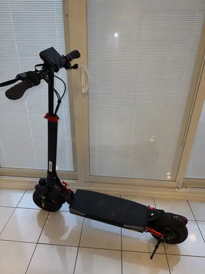 iScooter iX3 adult electric scooter. Powerful 800W motor, ~40 km/h top speed, and up to 45 km range....