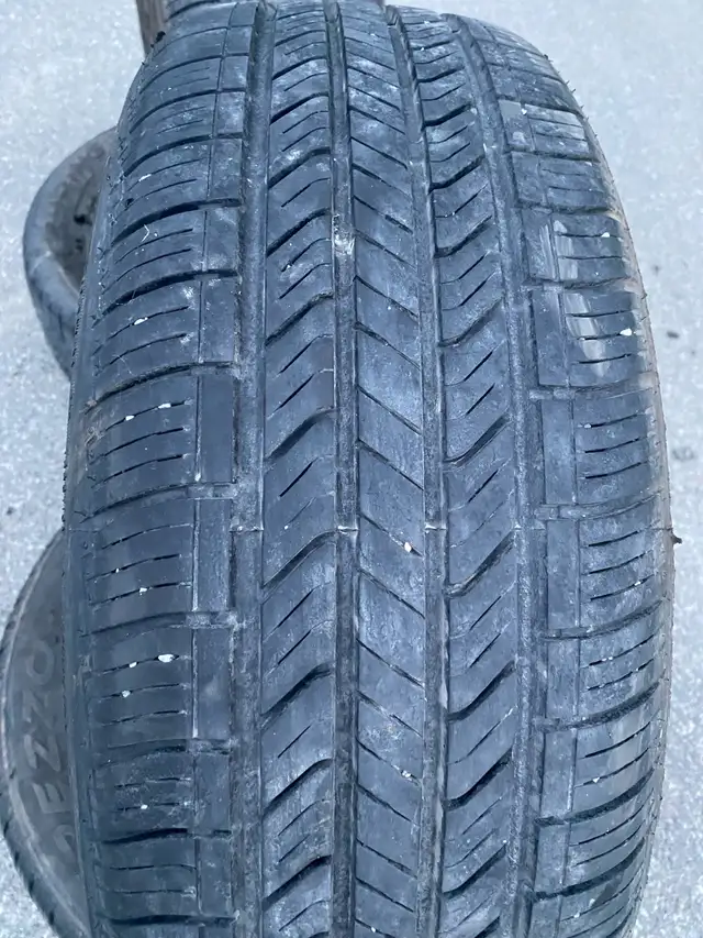 4 pneus d’été 215/65R16 reste encore 9/32 dépeceur in Tires & Rims in Laurentides - Image 9