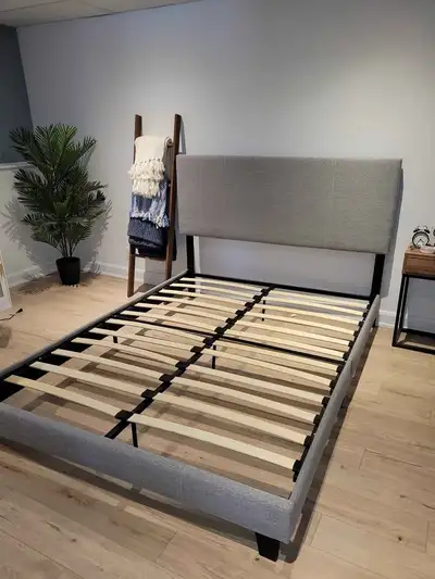 Lit cadre seul, aucun matelas inclus, View more