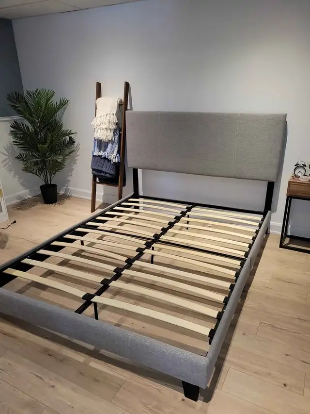 Lit cadre seul, aucun matelas inclus in Beds & Mattresses in City of Montréal - Image 2