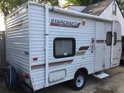 2011 StarCraft AR-ONE Model 16BH - 2 bunks for sleeping plus table folds down for 2 more - has bath...