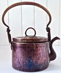Antiquité Théière ou bouilloire en cuivre Fabrication artisanale