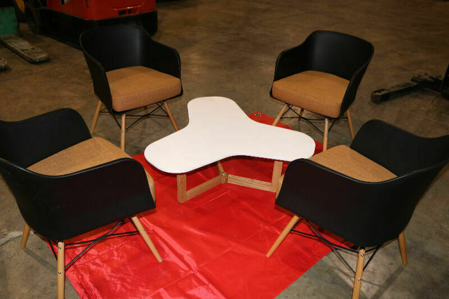 LIVING ROOM Furniture + Coffee Table in Multi-item in Mississauga / Peel Region