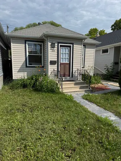 59 Harrowby Ave
