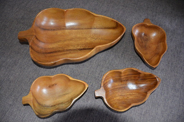 MONKEY POD Wood leaf shaped fruit bowls Serving trays dans Vaisselle et articles de cuisine  à Ville de Montréal