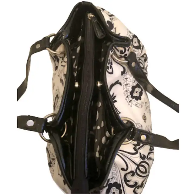 Sac à main (sacoche) en soie blanche, avec motifs noirs et dorés in Women's - Bags & Wallets in Saint-Hyacinthe - Image 3