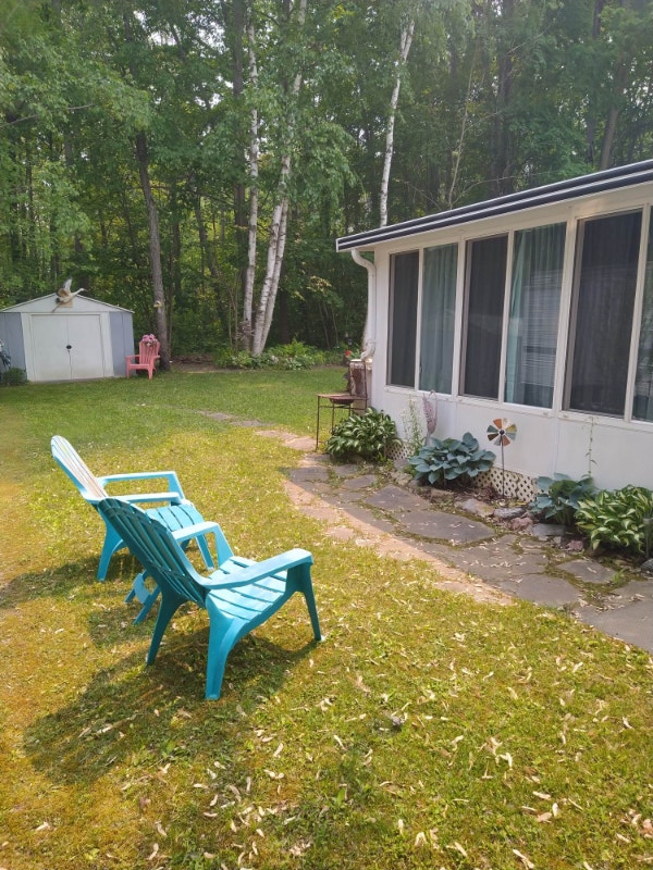 Refurshed Trailer,Addition Room, quiet park outside Dunnville. Park