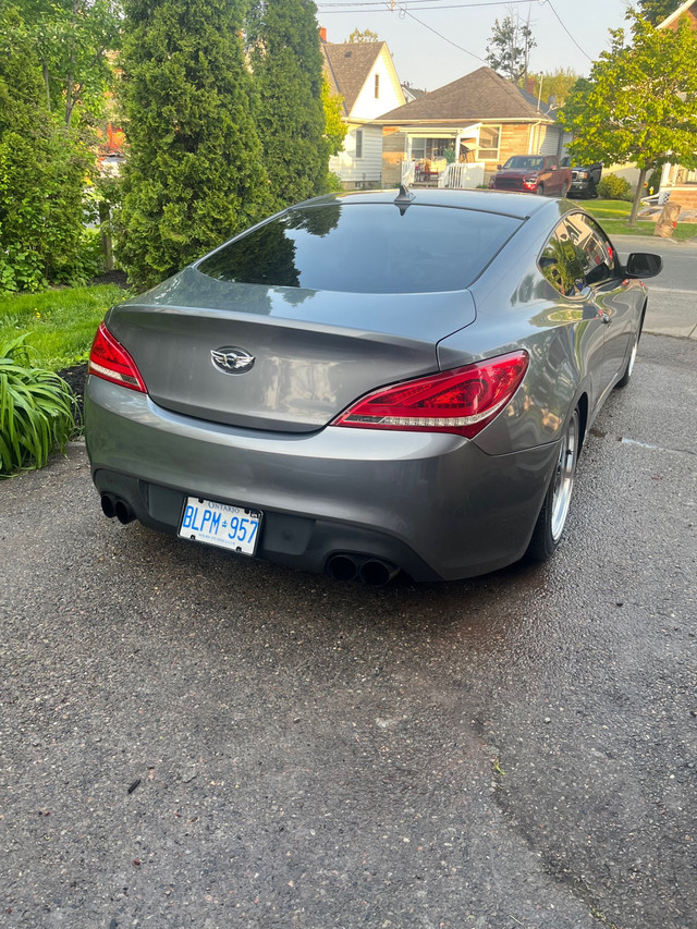 Génesis coupe  in Cars & Trucks in Oshawa / Durham Region