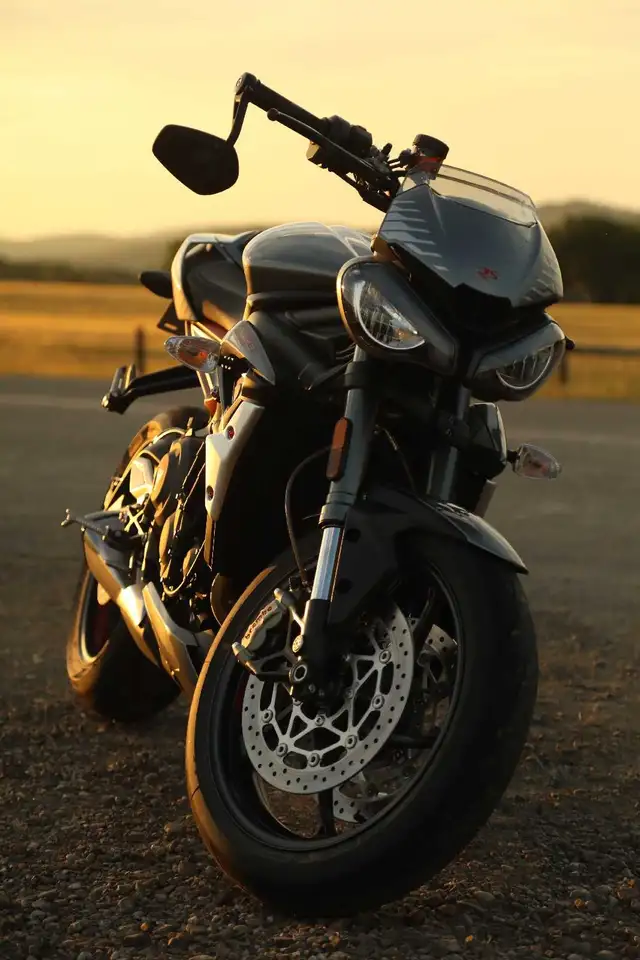 triumph street triple rs obo in Sport Bikes in Calgary - Image 2