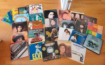 Lot de disques vinyles 33 tours ., View more