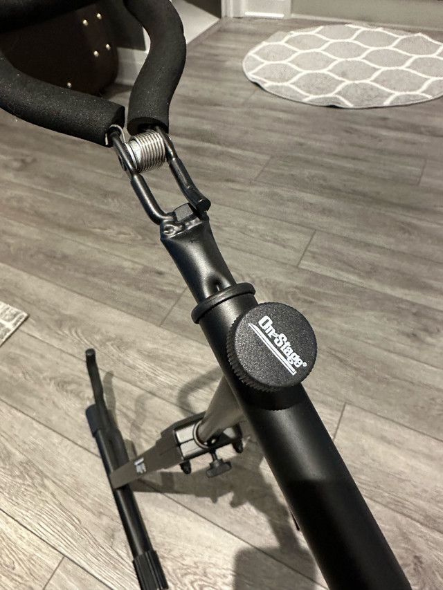Guitar Stand in Guitars in Mississauga / Peel Region